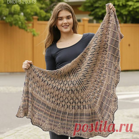 Make sure not to miss any of our beautiful new shawl designs! 🍃 Find all the #freepatterns from the DROPS Autumn & Winter collection on our site by clicking the link in bio.
