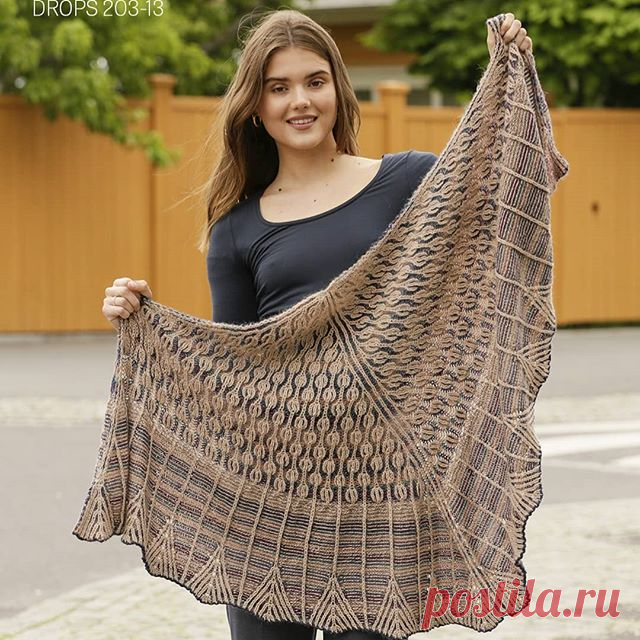 Make sure not to miss any of our beautiful new shawl designs! 🍃 Find all the #freepatterns from the DROPS Autumn & Winter collection on our site by clicking the link in bio.