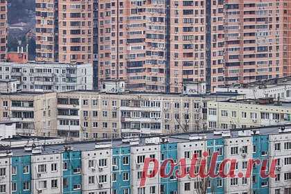 Назван единственный город России с подешевевшей «вторичкой». Стоимость вторичного жилья в России к концу прошлого года снизилась только в столице — на три процента. В среднем по России готовые квартиры подорожали на восемь процентов. Наиболее дешевые варианты недвижимости представлены в Брянске и Ульяновске. Дороже всего вторичное жилье обойдется москвичам и сочинцам.