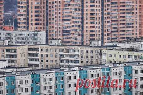 Назван единственный город России с подешевевшей «вторичкой». Стоимость вторичного жилья в России к концу прошлого года снизилась только в столице — на три процента. В среднем по России готовые квартиры подорожали на восемь процентов. Наиболее дешевые варианты недвижимости представлены в Брянске и Ульяновске. Дороже всего вторичное жилье обойдется москвичам и сочинцам.