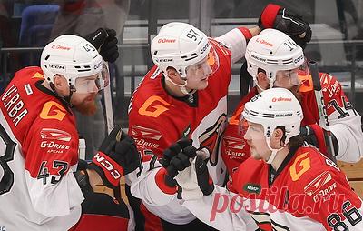 "Авангард" вышел в плей-офф Континентальной хоккейной лиги. Поражение "Амура" от "Металлурга" досрочно вывело омичей в плей-офф