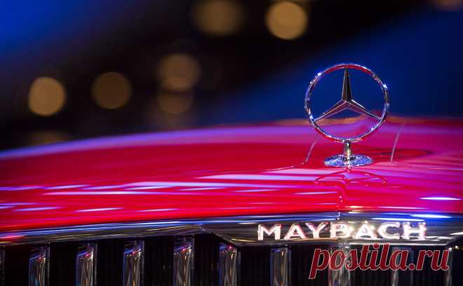 Русский миллиардер из-за санкций купил два Maybach — один на запчасти. Один из российских миллиардеров, с которым поговорил корреспондент Financial Times, собирался купить автомобиль Mercedes, но не смог его приобрести. Вместо этого он купил два «майбаха», один из них — на запчасти