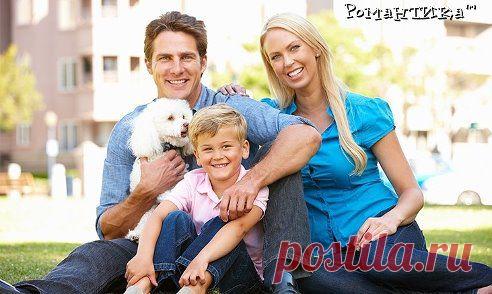 Семья… урчит на кухне чайник, омлет желтками дразнит нос, и свежий аромат, заварки, собрал семь чашек на поднос. 
А в ванной кран, водою, брызжет… и полотенец стройный ряд, в прихожей пес, как мишка гризли, грызет шнурки и очень рад. И запах бродит по квартире, к столу оладушки зовут, что может быть прекрасней в мире, чем дом родной, где просто ждут…
подробнее