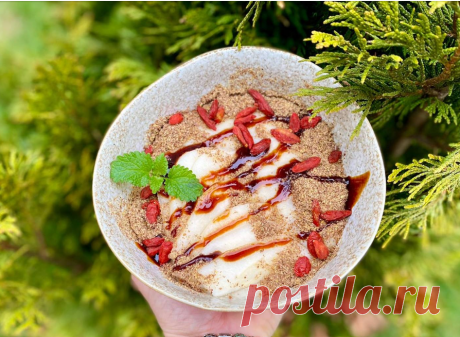 Ячменная каша с апельсиновой цедрой, молотым льном, годжи и тыквенными семечками