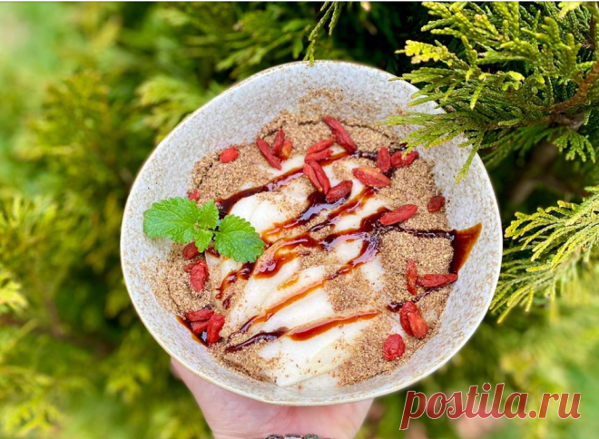 Ячменная каша с апельсиновой цедрой, молотым льном, годжи и тыквенными семечками