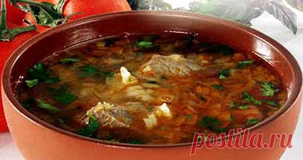 По мотивам супа харчо 
500 г мякоти говядины (лучше грудинки), 2,5 л воды, 3—4 луковицы, 120 г риса, 2 ст. ложки соуса ткемали или 100 г свежего гранатового сока, 100 г очищенных грецких орехов, 2 ч. ложки приправы хмели-сунели, 0,5 ч. ложки семян кориандра, 4—5 зубчиков чеснока, 1 корень петрушки, 2 ст. ложки зелени петрушки, 0,5 ст. ложки зелени базилика или сельдерея, 10 горошин черного перца, 0,5 ч. ложки красного острого перца, 1 ст. ложка муки, 3 лавровых листа, 1ст. ложка зелени кинзы,