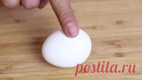 Снятие негатива с человека и лечение несложных болезней сырым яйцом. 
Действенный метод, которым лечили еще наши прабабушки!
Перед сном: В стакан, наполовину наполненный водой, вбить сырое яйцо (не размешивать). 
Над стаканом произнести: «все худое, все плохое пусть вытекает в этот стакан», поставить у изголовья на ночь. Утром смотрим на яйцо в стакане. Желток — это жизнь человека, а белок — это среда, окружающая его: могут быть пузырьки, нити, которые тянутся вверх, туман, колпак, либо вообще