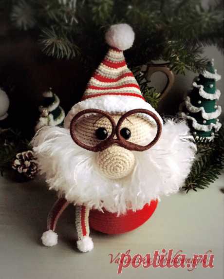 PDF Гном в очках. FREE amigurumi crochet pattern. Бесплатный мастер-класс, схема и описание для вязания игрушки амигуруми крючком. Вяжем игрушки своими руками! Гном, гномик, эльф, dwarf, gnome, leprechaun, gnomo, . #амигуруми #amigurumi #amigurumidoll #amigurumipattern #freepattern #freecrochetpatterns #crochetpattern #crochetdoll #crochettutorial #patternsforcrochet #вязание #вязаниекрючком #handmadedoll #рукоделие #ручнаяработа #pattern #tutorial #häkeln #amigurumis