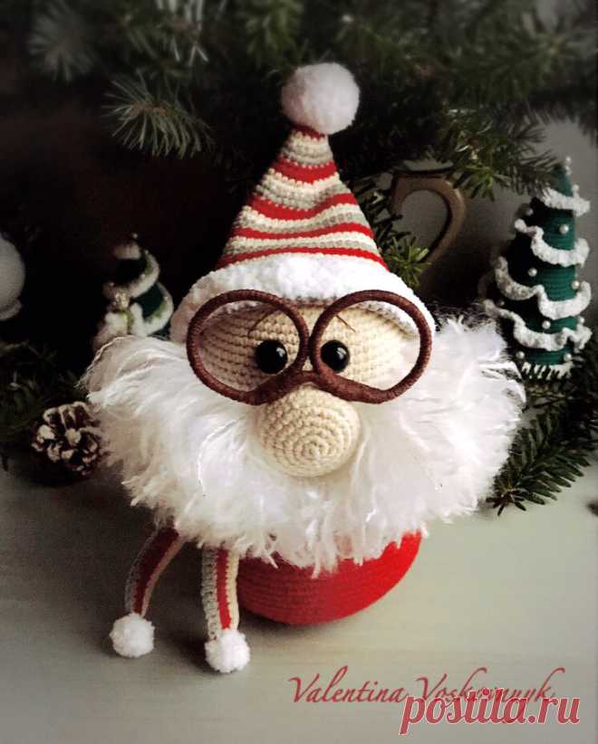 PDF Гном в очках. FREE amigurumi crochet pattern. Бесплатный мастер-класс, схема и описание для вязания игрушки амигуруми крючком. Вяжем игрушки своими руками! Гном, гномик, эльф, dwarf, gnome, leprechaun, gnomo, . #амигуруми #amigurumi #amigurumidoll #amigurumipattern #freepattern #freecrochetpatterns #crochetpattern #crochetdoll #crochettutorial #patternsforcrochet #вязание #вязаниекрючком #handmadedoll #рукоделие #ручнаяработа #pattern #tutorial #häkeln #amigurumis