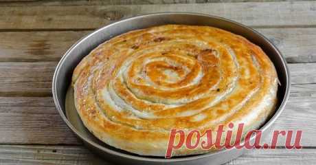 Очень вкусный пирог с мясом из тонкого лаваша!

Ингредиенты:

3 тонких листа лаваша
800 г любого фарша
300 г твердого сыра
2 яйца
150 мл сливок 20%-й жирности
соль, перец по вкусу

Приготовление:

Обжариваем фарш, не забываем посолить, поперчить.
Сыр натри на крупной терке. Взобьем яйца со сливками, посоли и поперчи по вкусу. Форму для запекания смажьте сливочным маслом или застелите пергаментной бумагой.
На лист лаваша по всей длине выложить полоску фарша и посыпать сыром...