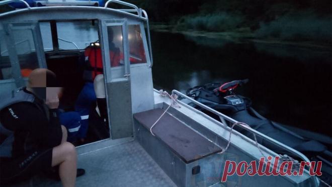 Мужчина на гидроцикле застрял на воде в Ленобласти, потребовалась помощь спасателей. В Ленобласти спасатели помогли мужчине на гидроцикле, который застрял на воде. Об этом сообщает аварийно-спасательная служба региона. По информации пресс-службы, инцидент произошел 5 августа в районе поселка Синявино. В ...