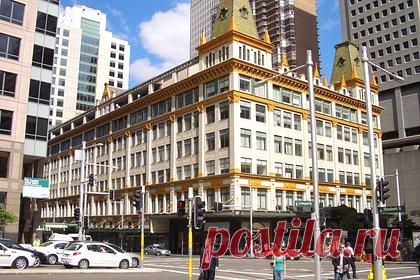 Женщина изнасиловала 14-летнего мальчика «по ошибке». В Австралии начался суд над 46-летней женщиной, которая изнасиловала 14-летнего подростка. Жительницу Сиднея обвинили в том, что в период с 2020 по 2021 год она занялась сексом с мальчиком, находясь в состоянии сильного алкогольного опьянения. Прокурор заявила, что женщина имела с ним оральный и вагинальный контакты.