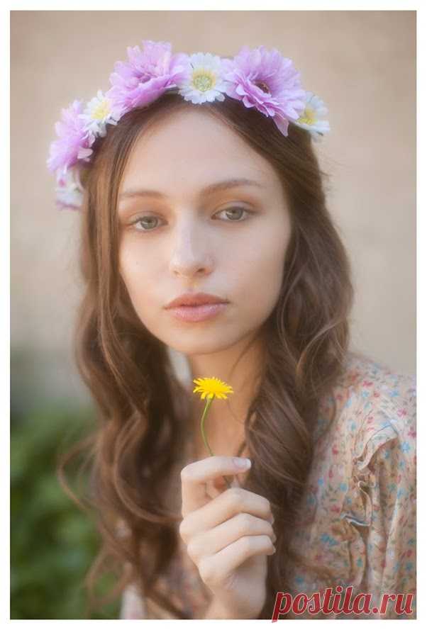 РОМАНТИКА В ПОТРЯСАЮЩИХ РАБОТАХ ВИВЬЕН МОК
 Фотоработы Вивьен Мок считаются самыми художественно профессиональными. В них очень грамотно всегда подобрана тема и изображения образа. В данном случае мы подобрали работы по женской тематике. В них отображена женственность и красота. Образ женщины в своих работах очень эротичен и красив во всех своих проявлениях. Его художественные фотографии очень благородны в своём оформлении и очень поразительны. Раскрывающие красоту женщины в нашем Мире.