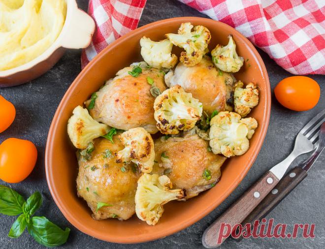 Курица с цветной капустой и петрушкой на Вкусном Блоге Апдейт рецепта от 30.08.2010. Что я могу сказать об этом блюде? Вкусно, просто, без заморочек. Цветная капуста в данном варианте просто великолепна и съедается даже теми персонами, которые в другое время носом крутят. В этом рецепте я использовала уксус из хереса, но за неимением вы можете взять обычный красный винный…