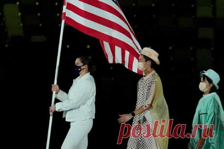 В Китае заподозрили спортсменов США в завозе коронавируса в страну. Спортсмены из Соединенных Штатов, которые участвовали в Военных играх в Ухане в 2019 году, могли привезти коронавирус в Китай. В этом их заподозрили китайские СМИ: публикацию с подозрениями о занесении инфекции в страну опубликовало CCTV News. В публикации указывается, что военные игроки заболели неизвестной болезнью.