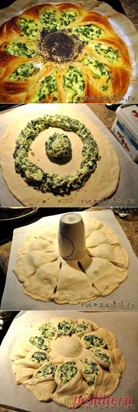 Пирог со шпинатом, творогом и брынзой.