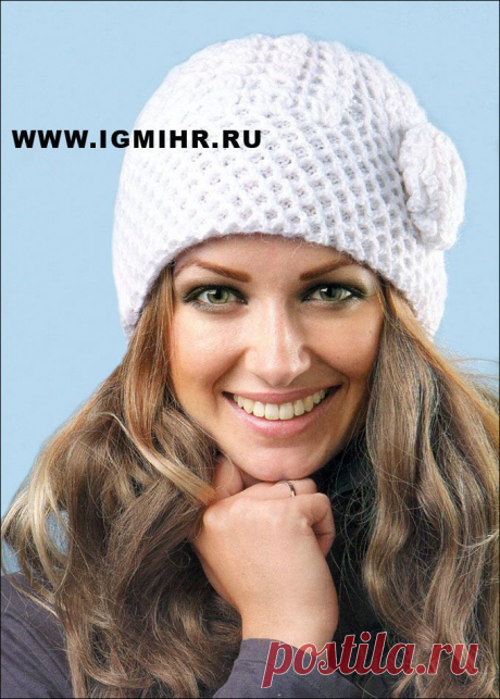 Теплая белая шапочка на вязаной подкладке. Крючок и Спицы