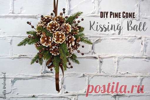 Шар из шишек и еловых ветвей для праздничного декора