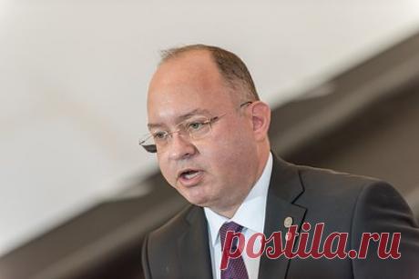 Глава МИД Румынии не исключил поставку Украине истребителей. Министр иностранных дел Румынии Богдан Ауреску, отвечая на вопрос о возможной поставке страной истребителей Украине, заявил, что Бухарест рассматривает разные варианты военной поддержки Киева. По его словам, этот вопрос будет обсуждаться с партнерами в рамках различных форматов.