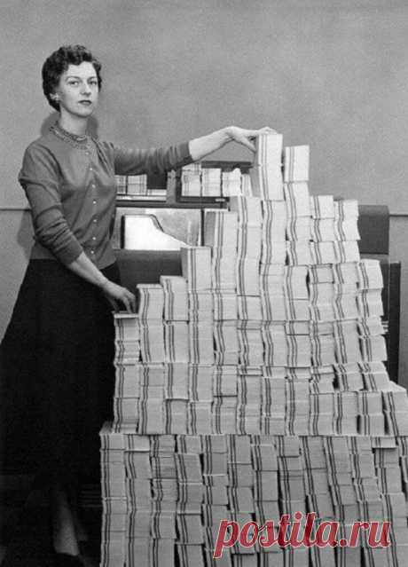 5 мегабайт данных в 62500 перфокартах, 1955 год.