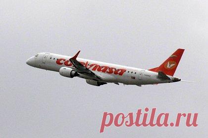 Россиянин показал еду в бизнес-классе авиакомпании самой опасной страны мира. Российский тревел-блогер рассказал, чем кормят в бизнес-классе венесуэльской авиакомпании Conviasa. Еду, которую предлагает перевозчик, мужчина показал в личном блоге. Россиянин сообщил, что летел из Москвы в Каракас на довольно старом самолете Airbus A340 без пересадок и находился в воздухе больше 14 часов.