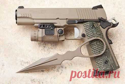 Sig M1911 Скорпион, Viridian X5L свет / лазер, Skallywag Тактический кинжал