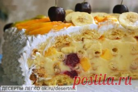 Торт "Тропиканка"

Людям просто не хватало слов, чтобы выразить свое восхищение . Они его называли и "Шедевром кулинарного искусства", и "Отпад головы", и "Восьмым чудом света"...
Сама автор пишет о нем следующее:
Такой тортик создали кондитеры нашего днепропетровского кафе "Фантазия" в далеком 1990 году. Слава о нем была такая же, как у "Киевского" торта в Киеве.
Это торт из коржей из заварного теста и перемазанных заварным кремом с фруктами, сверху фрукты залитые желе.

...