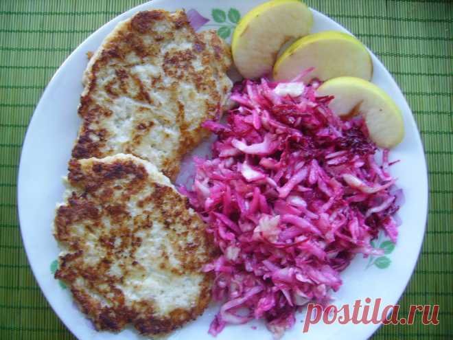 Нежные оладьи из куриной грудки и яблок