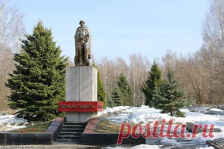 Скульптура Воин на Балинском кладбище в Иваново