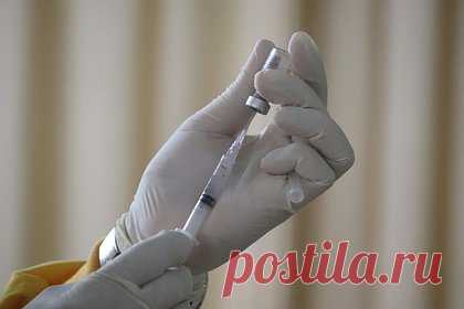 Россиянам назвали возможный срок получения вакцины от рака