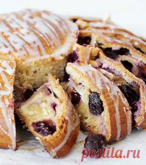 Вкусный сдобный пирог с начинкой из творога (или сливочного сыра) и вишен | FEMIANA