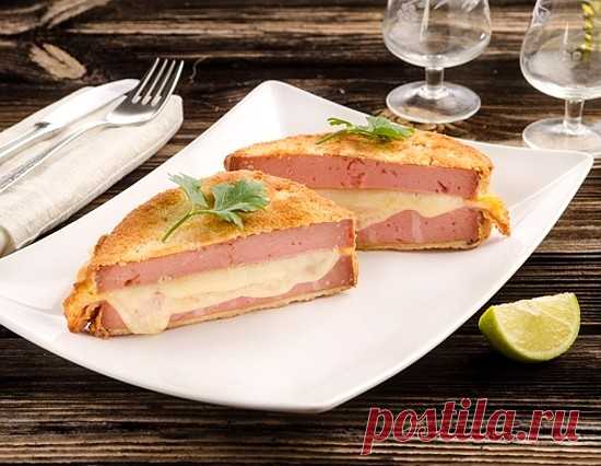 Ветчина с сыром в панировке 

Простой рецепт приготовления быстрого, вкусного завтрака из ветчины и сыра в панировке.