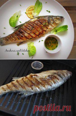 Сибас на гриле с чесночно-лимонным маслом