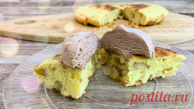 Шарлотка с яблоками на сковороде | Кулинария Шарлотка на сковороде, что может быть проще?Рецепт очень простой, а получается безумно вкусно!Рецепт:Яблоко - 3 шт.Яйцо - 2 шт.Мука - 140 г.Молоко - 120 мл.Разрыхлитель - 1 ч.лМасло сл. - 25 г.Соль - щепоткаСахар - 80 г.Корица - щепоткаПОДРОБНЫЙ ВИДЕО-РЕЦЕПТ:Пошаговое приготовление:Шаг...
