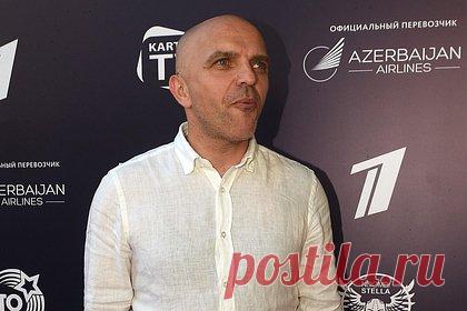 Солист «Непары» высказался об уехавших из России артистах. Солист группы «Непара» Александр Шоуа выразил свое отношение к артистам, покинувшим Россию после начала специальной военной операции. Певец заявил, что звезды, уехавшие из страны, перестали для него существовать. По мнению Шоуа, артист должен быть патриотом своего государства, иначе ему не место в России.