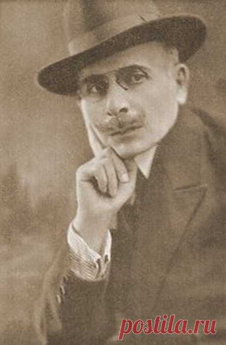 Ֆեթվաճյան Արշակ Աբրահամի
Ծնվել է 1866 թ.։ Սովորել է Տրապիզոնի ազգային, ապա Կոստանդնուպոլսի Գեղարվեստի վարժարաններում, եղել վերջինիս անդրանիկ շրջանավարտներից (1987)։ 1887 - 1891 թթ. սովորել է Հռոմի գեղարվեստի ակադեմիայում՝ աշակերտելով Չեզարե Մակկարիին։ 1891 թ. մասնակցել է Իտալիայի նկարիչների ազգային ցուցահանդեսին։ 1891 - 1895 թթ. աշխատել է Վիեննայում, ապա մեկնել Սանկտ Պետերբուրգ, դարձել Ռուսաստանի նկարիչների ընկերության անդամ

Մասնագիտացել է պատմական և ճարտարապետական գեղանկարչության մեջ և, Վ