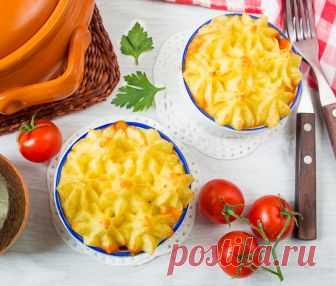 Пастуший пирог с говядиной на Вкусном Блоге Пастуший пирог (или Shepherd’s Pie) – британская классика. По сути, это запеканка из бараньего фарша под шапкой из картофельного пюре. В сегодняшнем рецепте я отошла от классики и решила поделиться с вами моим любимым вариантом этого блюда. Вместо бараньего фарша основой будет крупно рубленная говядина – мне нравится чувствовать текстуру…