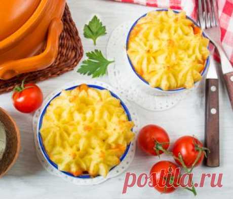 Пастуший пирог с говядиной на Вкусном Блоге Пастуший пирог (или Shepherd’s Pie) – британская классика. По сути, это запеканка из бараньего фарша под шапкой из картофельного пюре. В сегодняшнем рецепте я отошла от классики и решила поделиться с вами моим любимым вариантом этого блюда. Вместо бараньего фарша основой будет крупно рубленная говядина – мне нравится чувствовать текстуру…