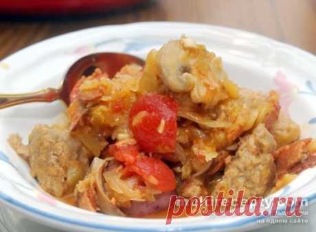 Вкусная капуста со свининой и картофелем в мультиварке - рецепт с фото
