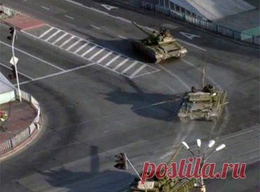 Обстановка в Луганске накаляется. Жителей просят не выходить на улицу, по дорогам едут танки, над городом то и дело воет сирена. Не утихают и взрывы.

Подробнее: http://tvzvezda.ru/news/vstrane_i_mire/content/201407141825-syry.htm
•••