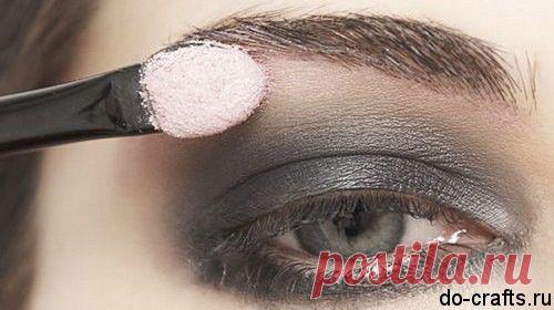 Как красиво накрасить глаза и правильно.
