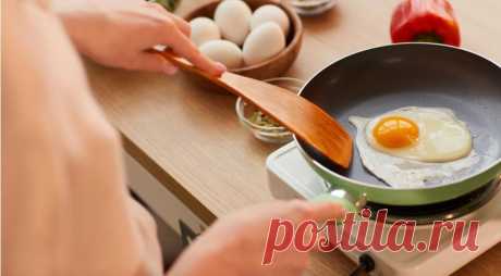 Как приготовить самую вкусную яичницу, чтобы даже бабушка оценила
Есть у меня одно воспоминание юности, которое неожиданно получило историческое подтверждение. В моем родном городе Балашов всякий раз, когда я возвращалась из гостей, бабушка неизменно задавала мне один и тот же вопрос: «Чем угощали? Яичницу, наверное, жарили?». Меня тогда это жутко раздражало — как можно встречать...
Читай дальше на сайте. Жми подробнее ➡