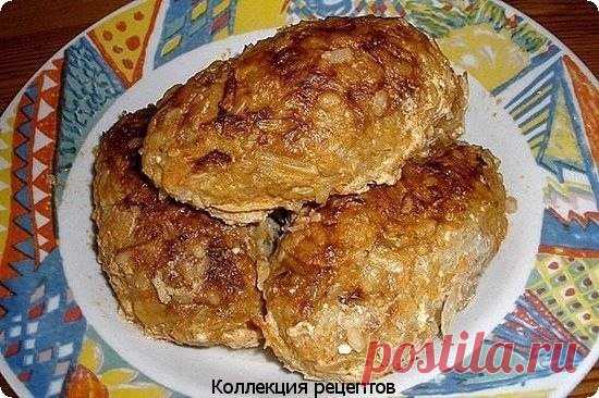 Ленивые голубцы — вкуснятина.

И быстро, и вкус отменный.

Ингредиенты:

300 грамм капусты,
500 грамм свежего фарша,
100 грамм риса,
1 яйцо,
соль,
перец.

Приготовление:

Отвариваем рис до полуготовности, в это время капусту шинкуем тонко. Смешать остывший рис, фарш, соль, перец и яйцо, тщательно перемешиваем. Формируем котлетки. Готовить такие голубцы можно двумя способами: обжарить и затем протушить под крышкой в сметанно-томатном соусе. Или выкладываем в форму и запекае...