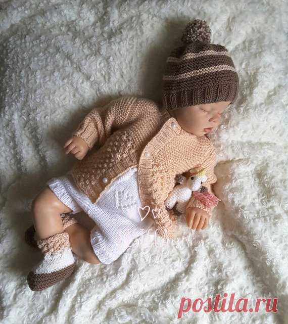 Knitted baby clothes Hand Knit Baby Set Knitted baby shorts jacket hat booties Newborn outfit Baby knit coming home outfit Knitted baby clothes. Hand Knit Baby Set. Knitted baby shorts jacket hat booties. Newborn outfit. Baby knit coming home outfit  *** Ready to ship!  The set consists of a jacket, shorts, beanie and bootees, knitted by hand from soft yarns, original knitted pattern.  Suits for toddlers can be