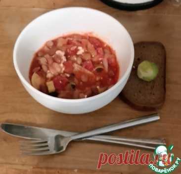 Фасоль с томатами, орегано и фетой. Что-то похолодало в последнее время. Хочется чего- то острого, согревающего. Фасоль с томатами, орегано, луком-пореем и сыром фета обязательно пригодится вам именно в один из таких дней, плюс готовится оно быстро и в одной посуде. А также подаётся оно с хлебом, натертым с чесноком и с оливковым маслом. Ну и, конечно, я добавляю кочанчик брюссельской капусты для Рождественского настроения.