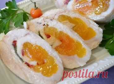 Куриные колбаски-рулетики с курагой.

Вкусное сочное мясо! Такие рулеты прекрасно подойдут для всех случаев: от завтрака до праздничного стола!