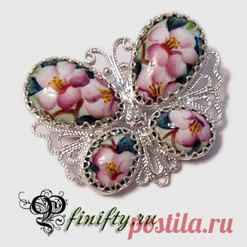 Брошь Бабочка.
Ростовская финифть (горячая художественная эмаль).
Филигрань. Серебрение.
https://finifty.ru/catalog/broshi/brosh-babochka-1
Ассортимент изделий обновляем еженедельно.
Доставка по России Почтой России и СДЭК. 
По Москве курьером.

#нашафинифть #брошь #горячаяэмаль #финифть