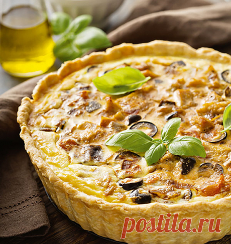 Французская кухня: киш с курицей, баклажанами и маслинами