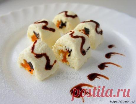 Творожный ролл с сухофруктами.