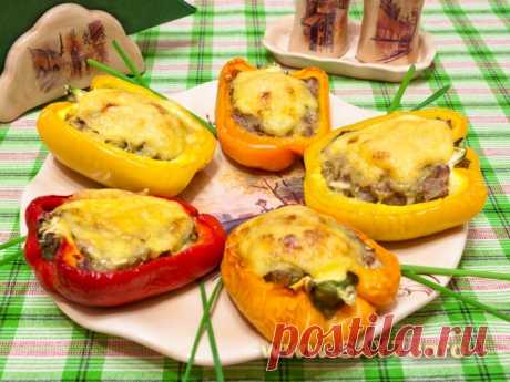 Перец, фаршированный говядиной и брокколи